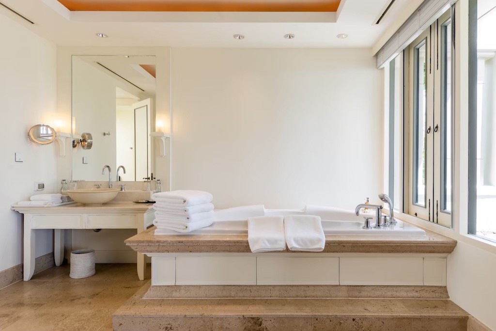 Trisra Signature Villa Phuket Bath