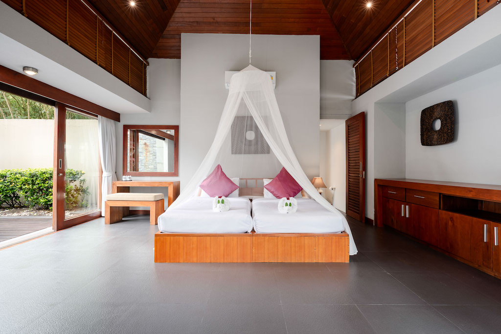 Koh Samui Beachfront Villa For Sale Bedroom
