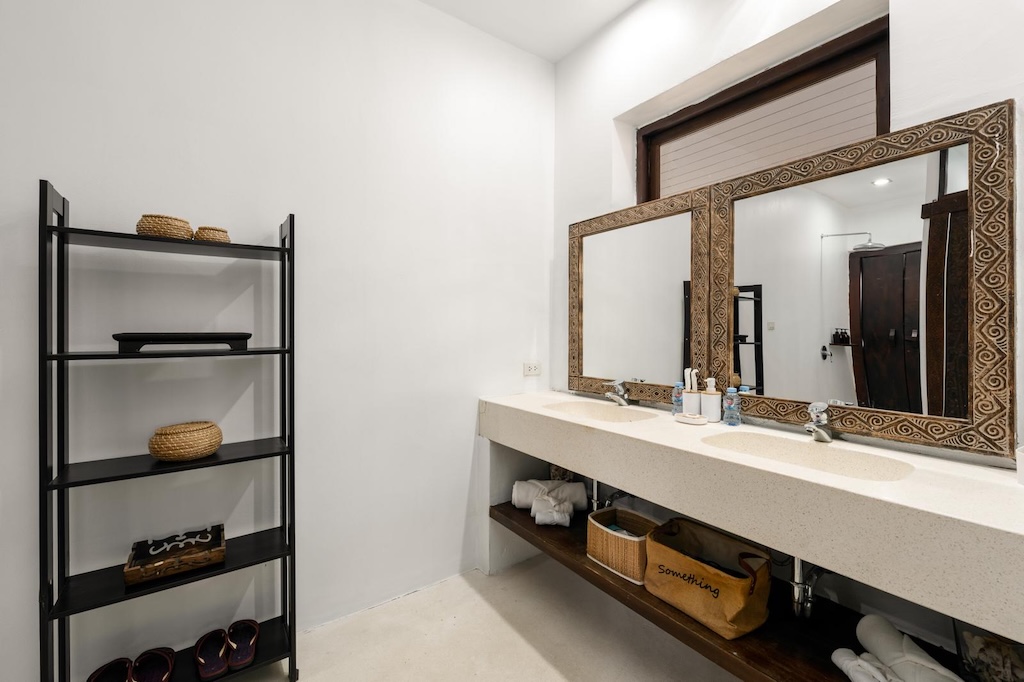 Koh Samui Balinese Style Villa Bathroom