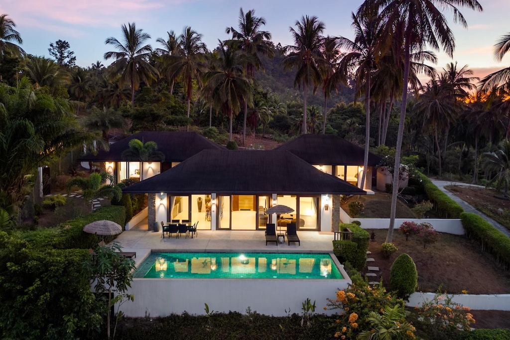 Koh Samui Balinese Style Villa Exterior Night