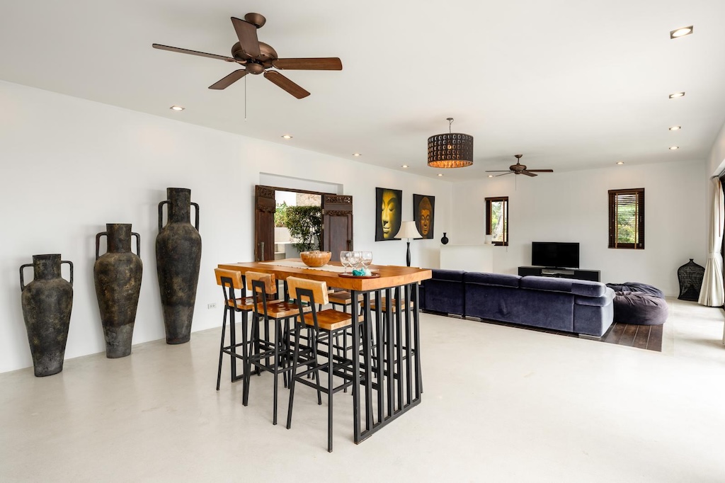 Koh Samui Balinese Style Villa Dining Area