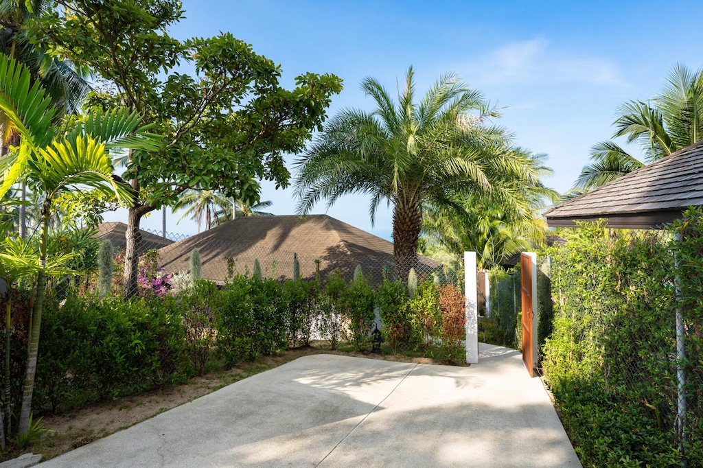 Koh Samui Balinese Style Villa Parking