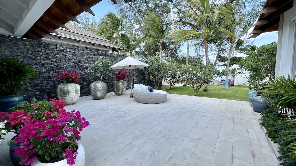 Koh Samui Beachfront Property Courtyard