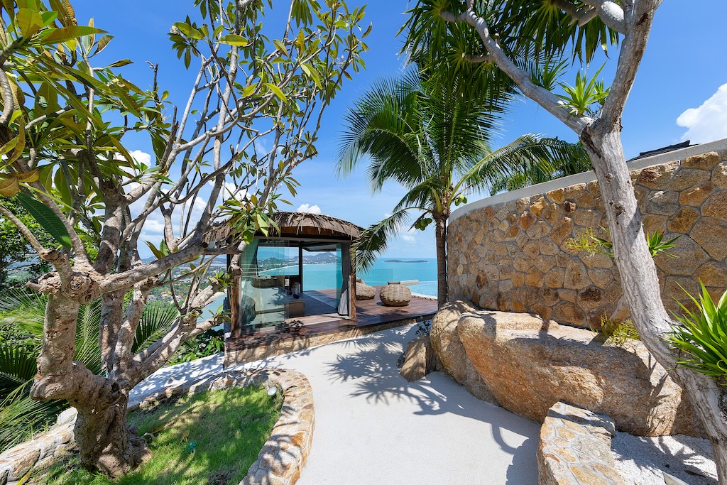 Koh Samui Luxury Chaweng Noi Villa Walkway