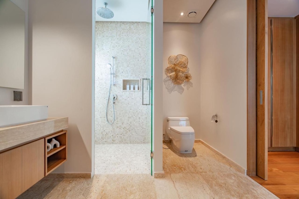 Anchan Flora Phuket Bathroom