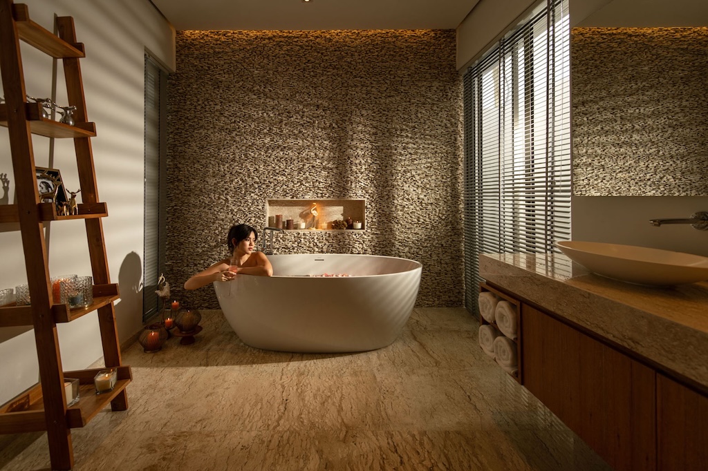 Anchan Flora Villas Phuket Bath Tub
