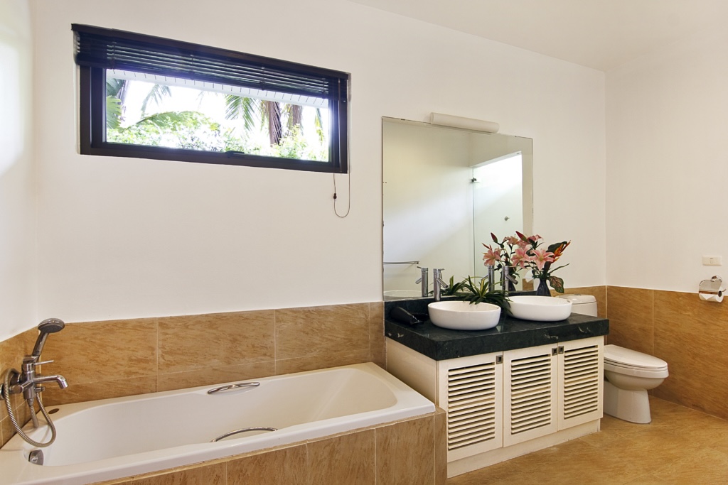 Baan Leelavadee Koh Samui Bathroom