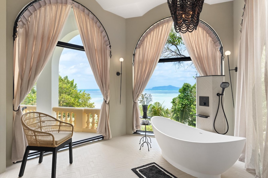 Koh Samui Beachfront Property For Sale Bathroom