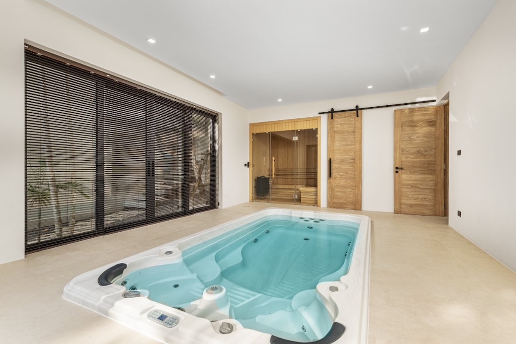 Manik Hillside Villa Phuket Jacuzzi