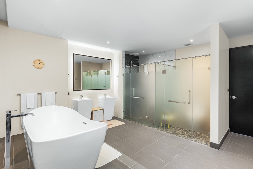 The Pavilions Phuket Villa Mimosa Bathroom