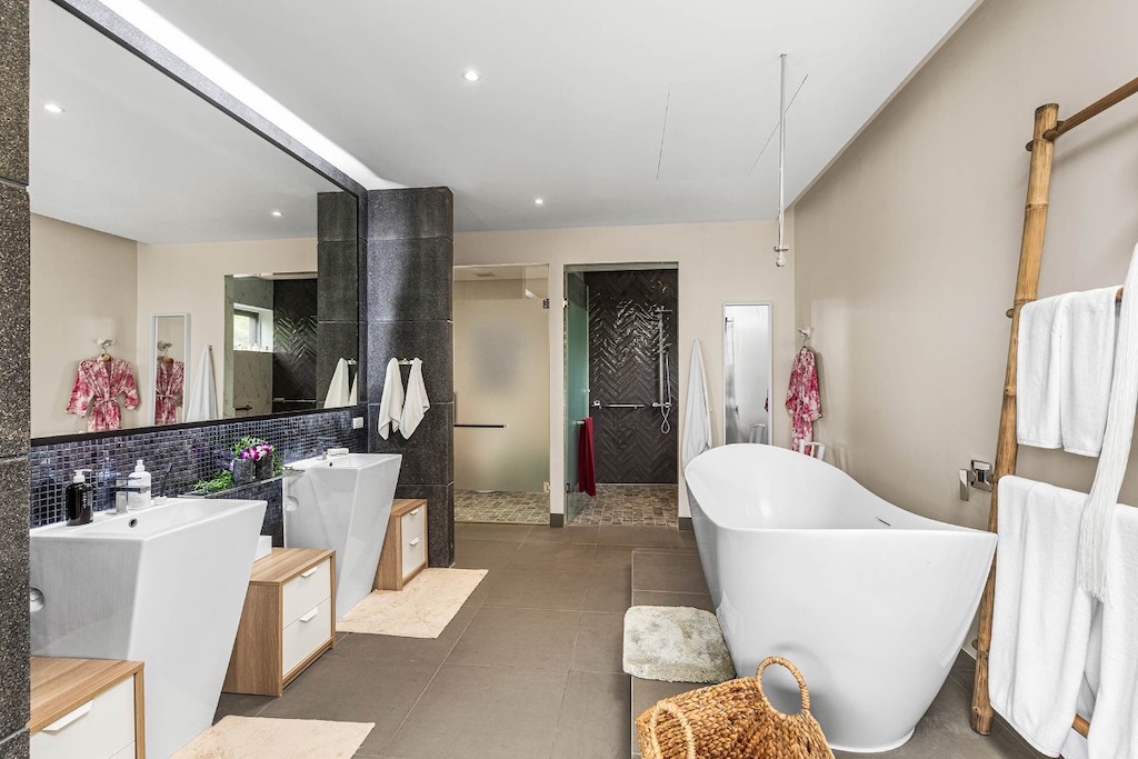 The Pavilions Phuket Villa Mimosa Bathroom