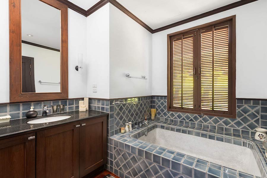 Sai Taan Estate Villa Phuket Bathroom