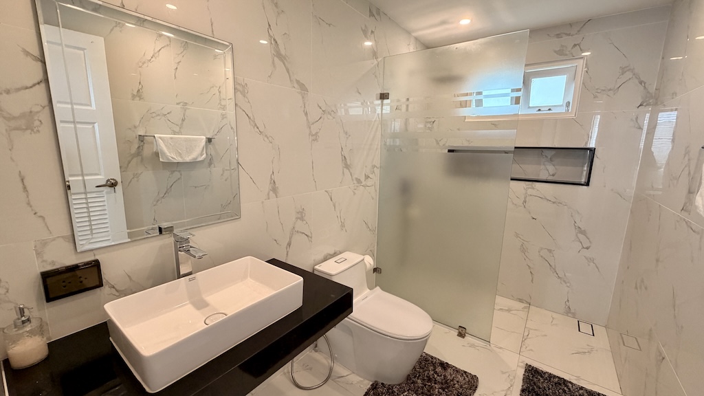 Chaweng Villa For Sale Bathroom