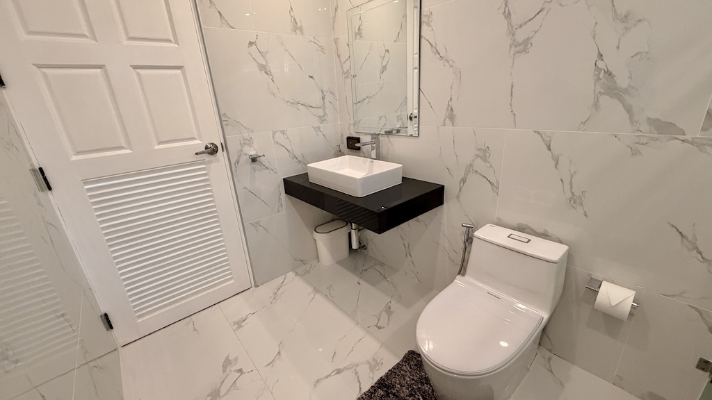 Chaweng Villa For Sale Bathroom