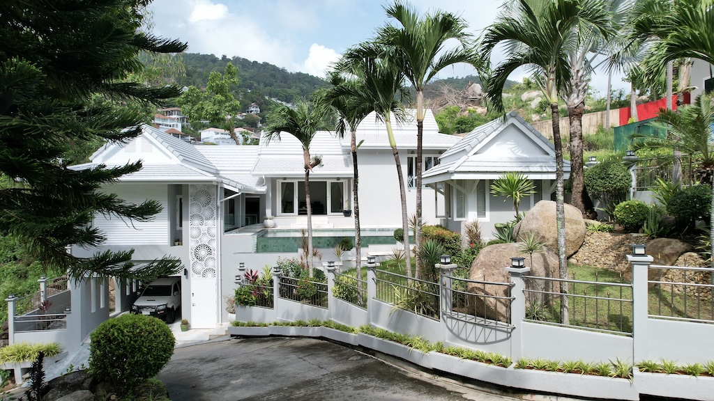 Chaweng Villa for Sale Road