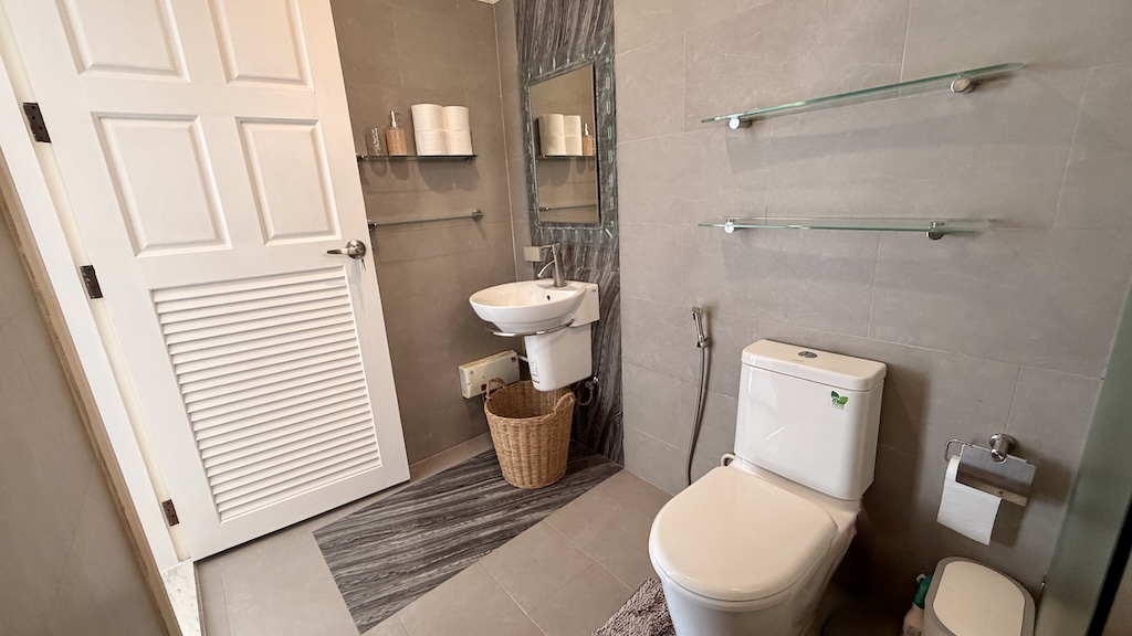 Chaweng Villa For Sale Bathroom