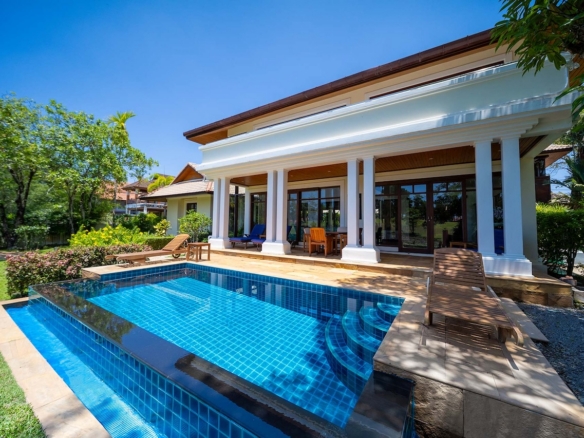 Laguna Homes Golf Villa Swimming Pool