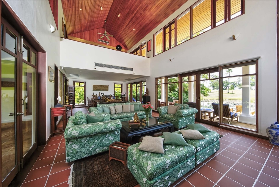 Laguna Homes Golf Villa Lounge