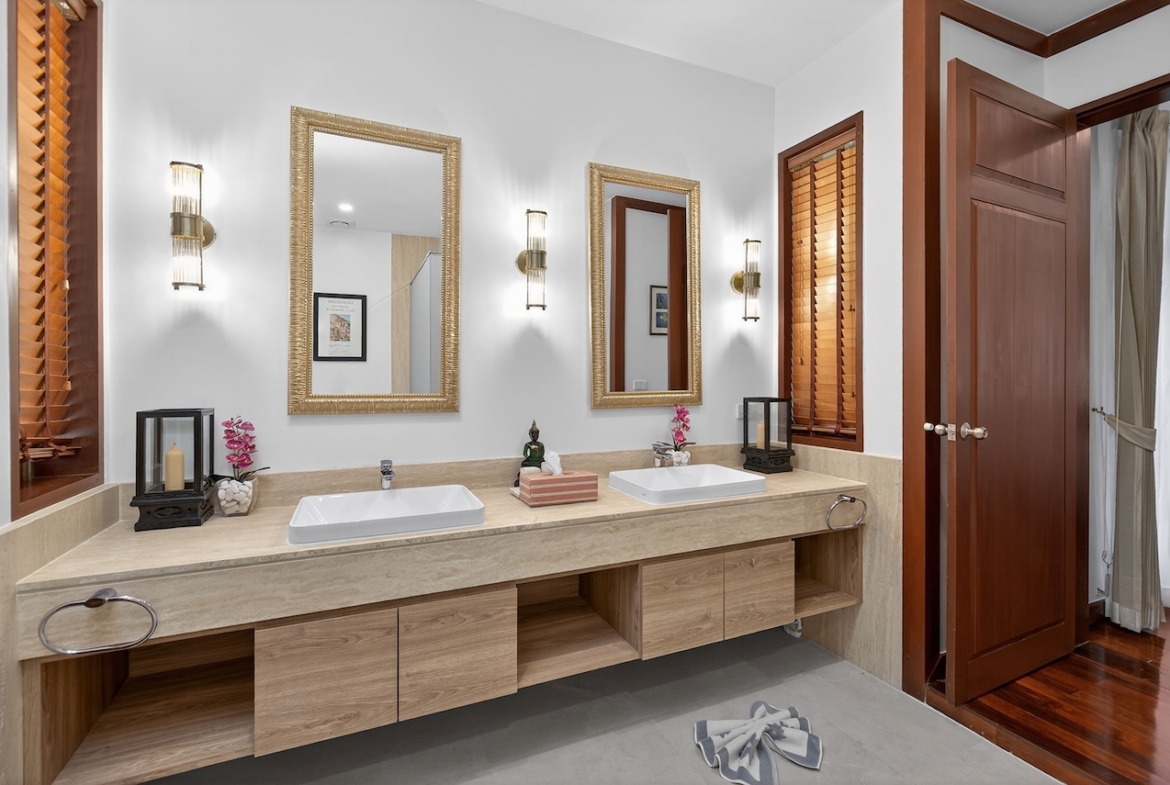 Laguna Homes Golf Villa Bathroom