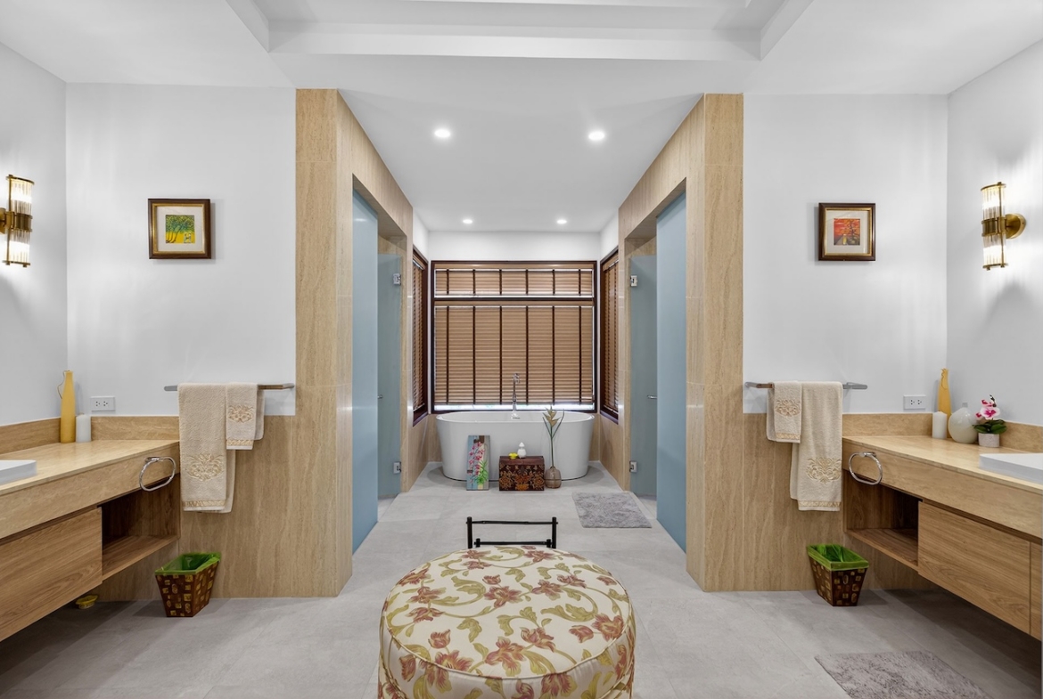 Laguna Homes Golf Villa Bathroom