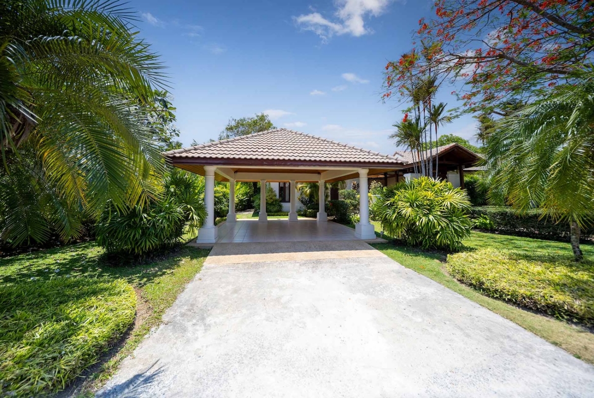 Laguna Homes Golf Villa Parking