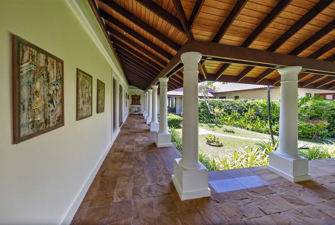 Laguna Homes Golf Villa Covered Walkway