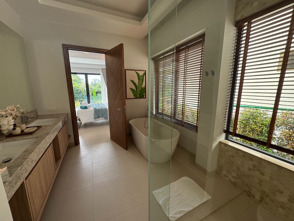 Mandarin Villa Bathroom