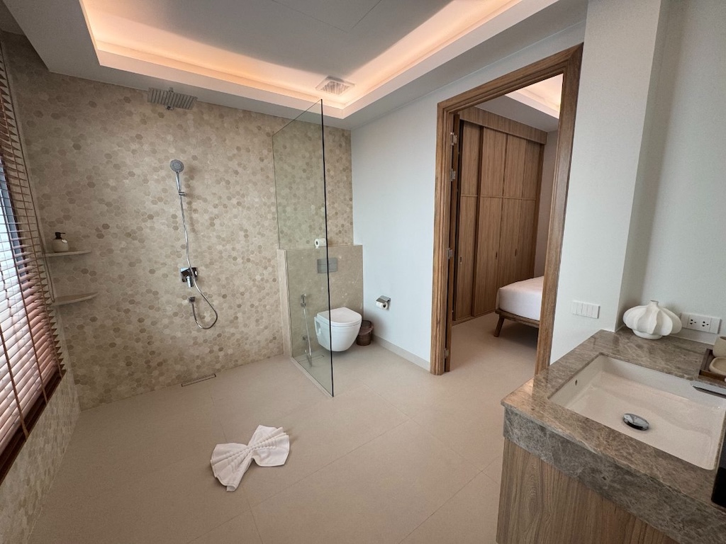 Mandarin Villa Bathroom