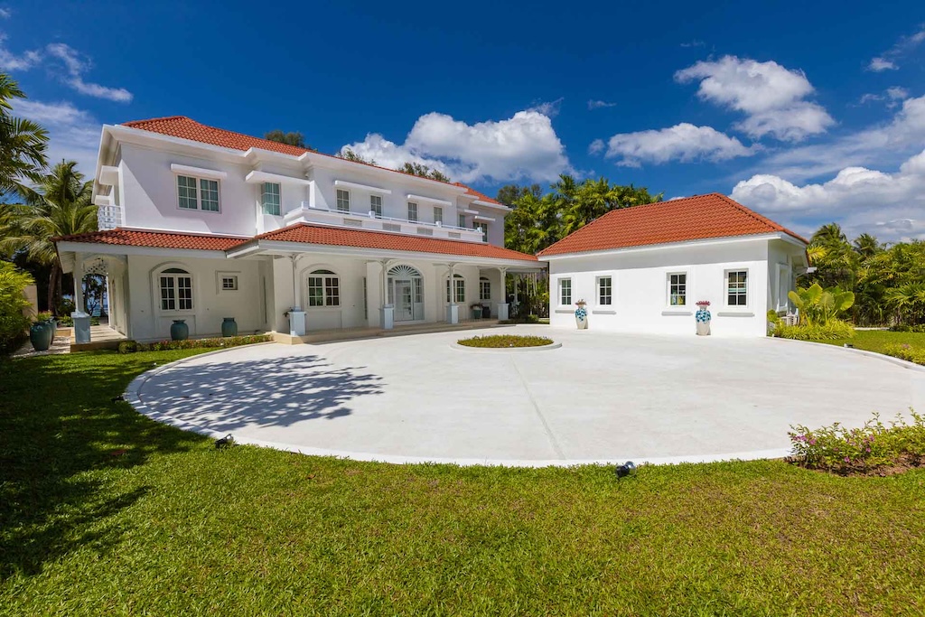 Phang Nga Beachfront Villa Parking