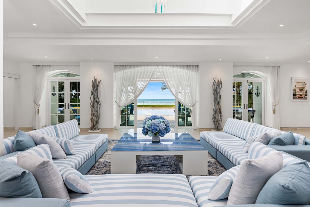 Phang Nga Beachfront Villa Lounge