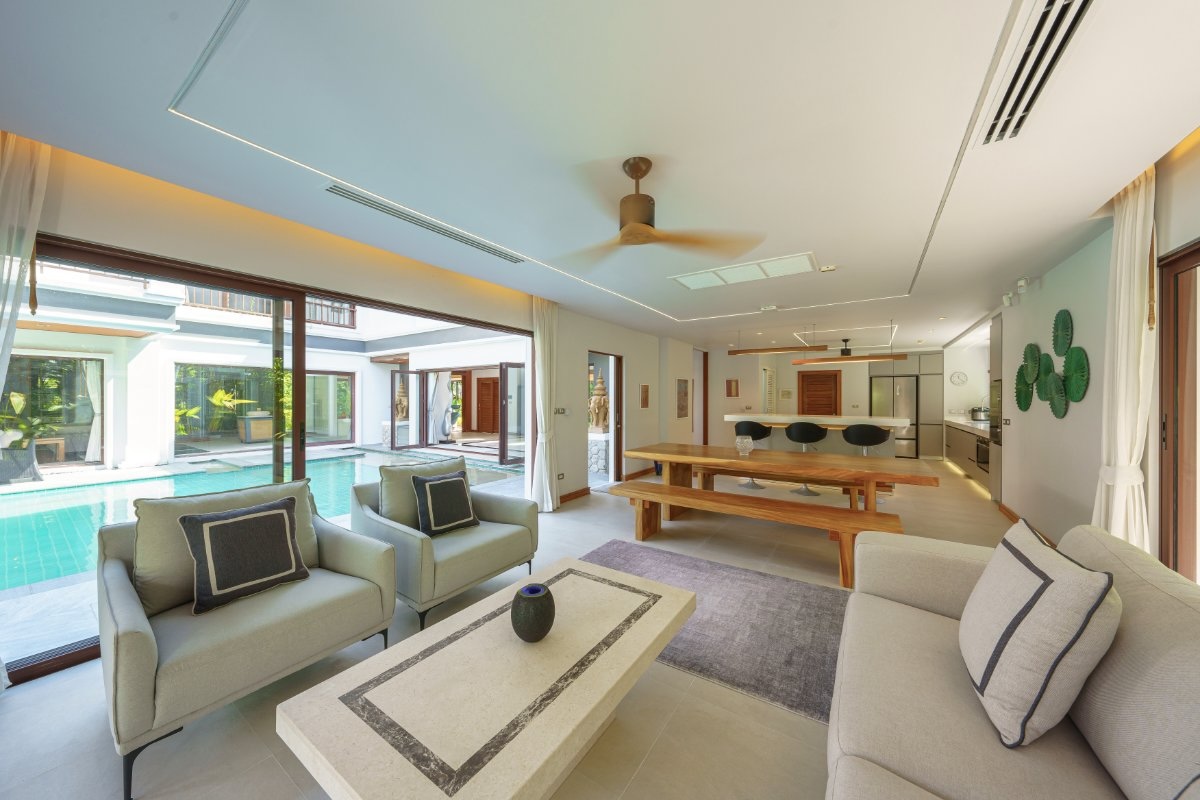 The Estate Boat Lagoon Lounge