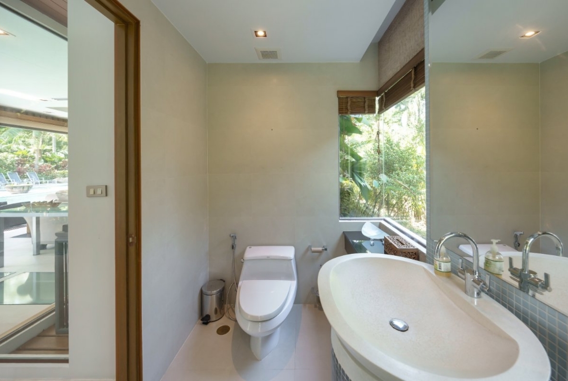 The Estate Boat Lagoon Bathroom