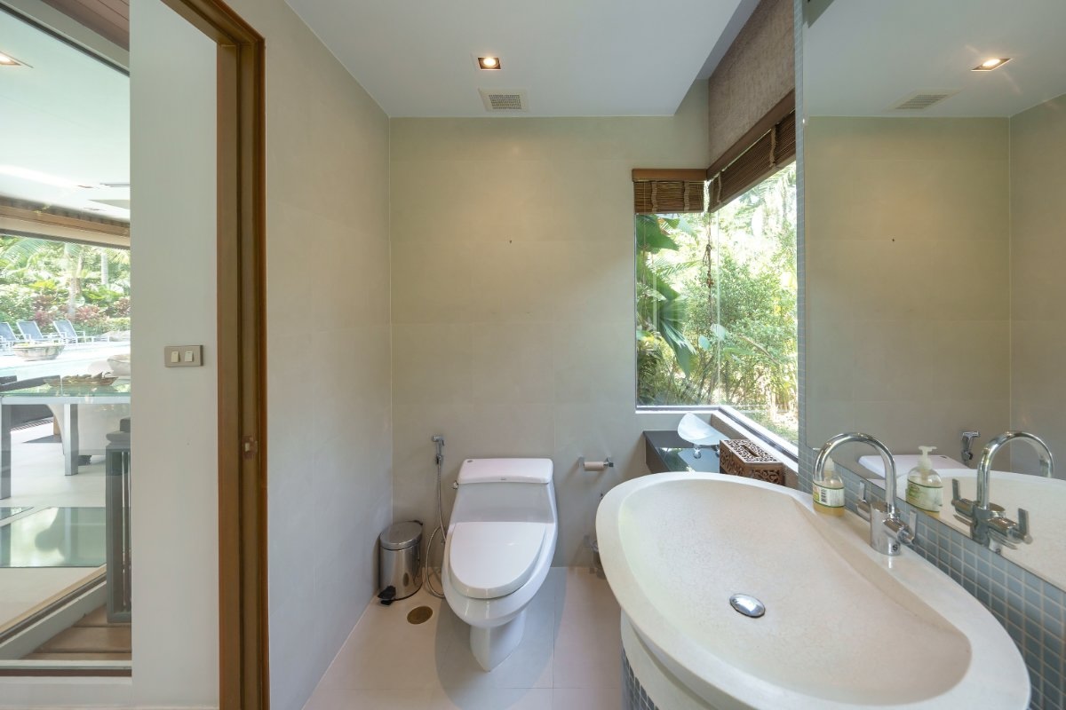 The Estate Boat Lagoon Bathroom