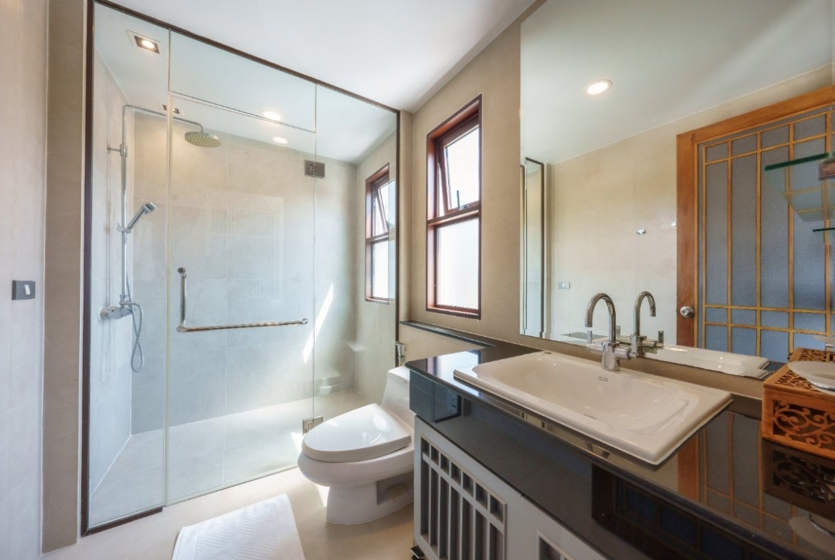 The Estate Boat Lagoon Bathroom