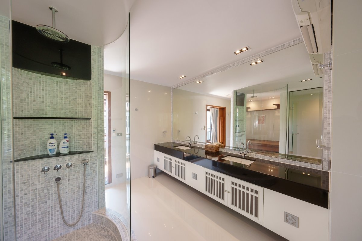 The Estate Boat Lagoon Bathroom
