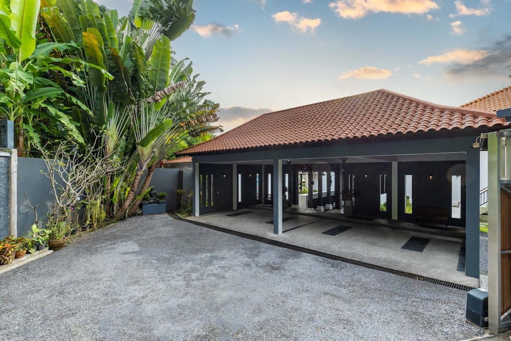 Villa Thai Sawan Parking