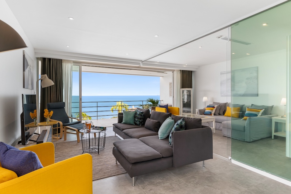 3 Bedroom Sea View Apartment Living