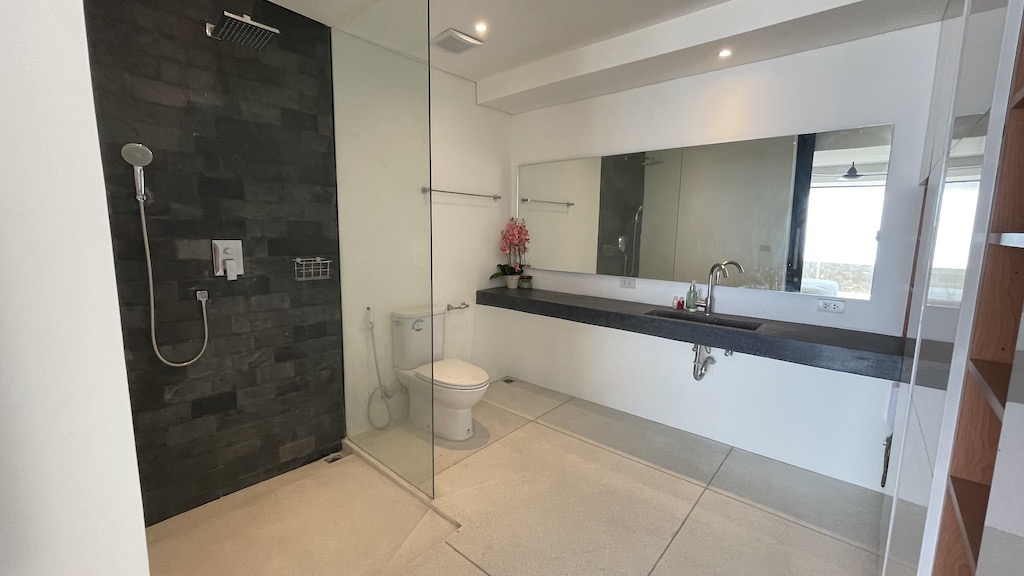 Aqua Bathroom 3