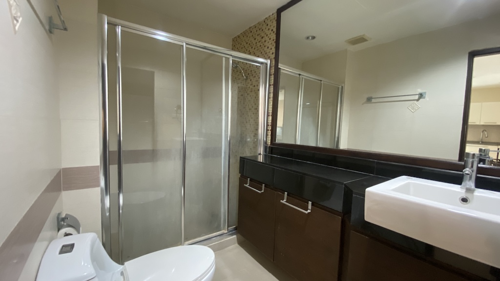 Arisara Place Condominium Koh Samui Bathroom