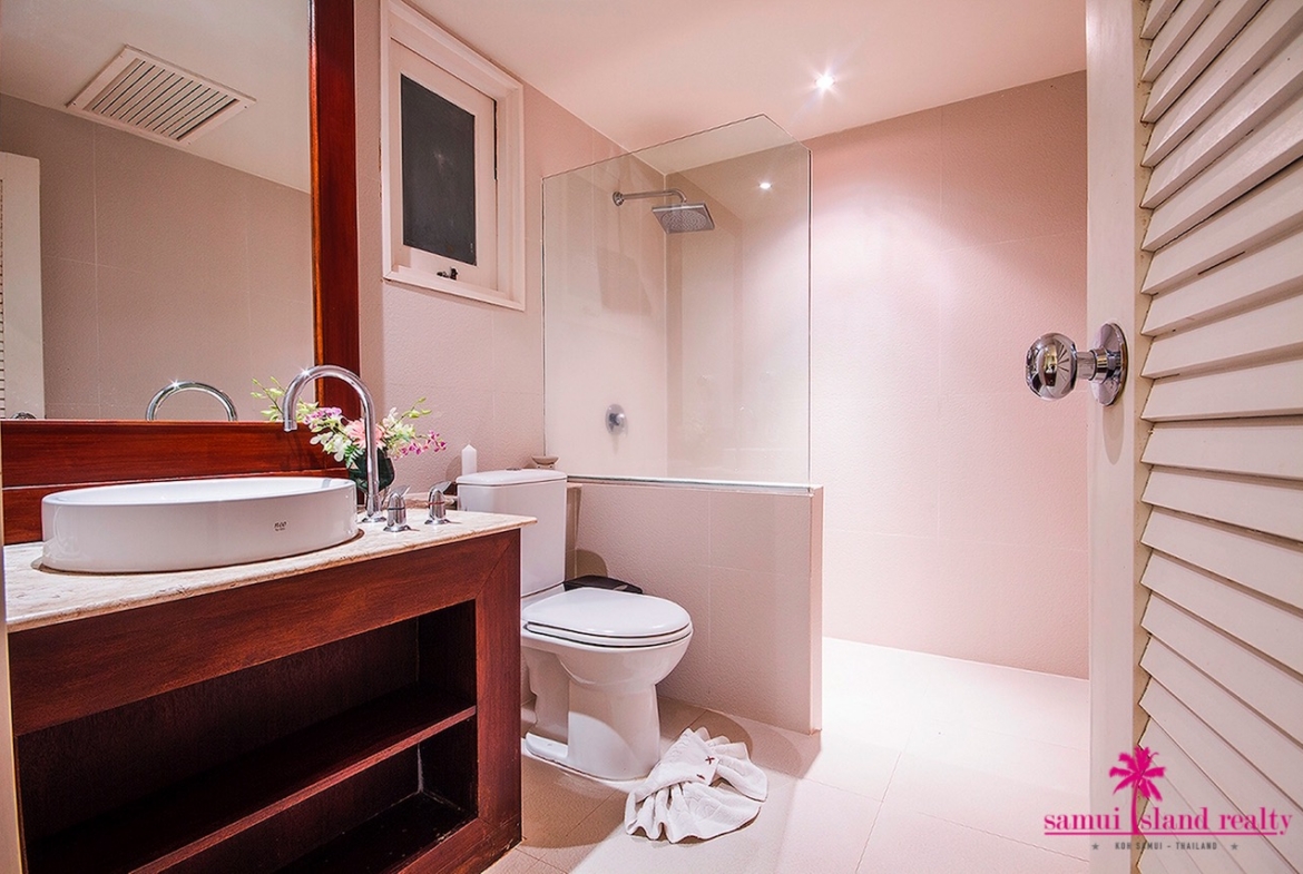 Baan Arun Bathroom