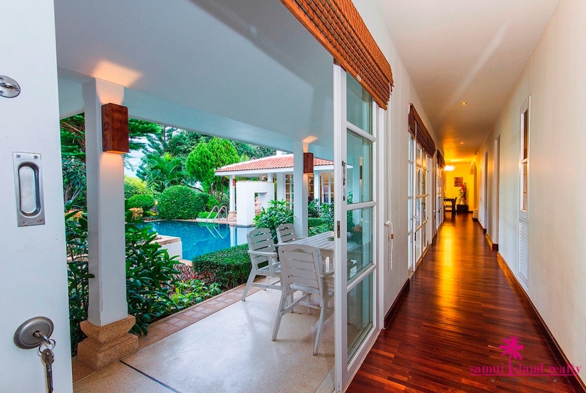 Baan Arun Bedroom Corridor