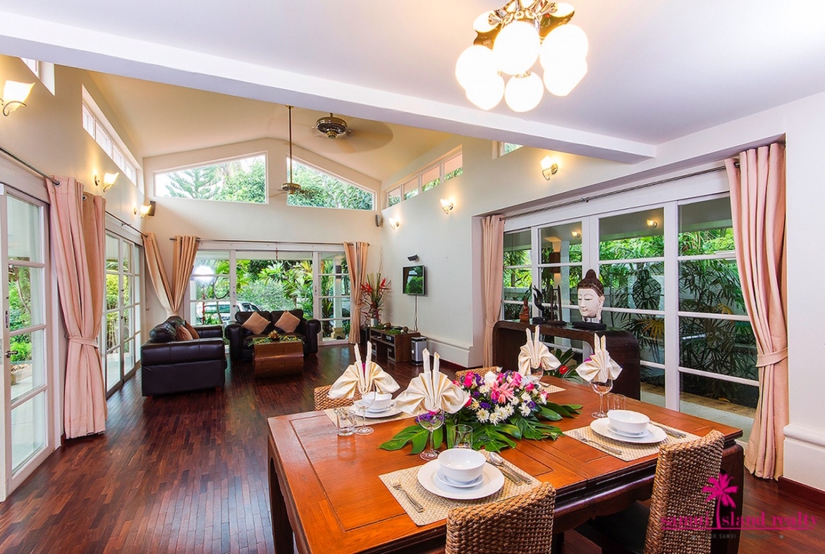 Baan Arun Living Area