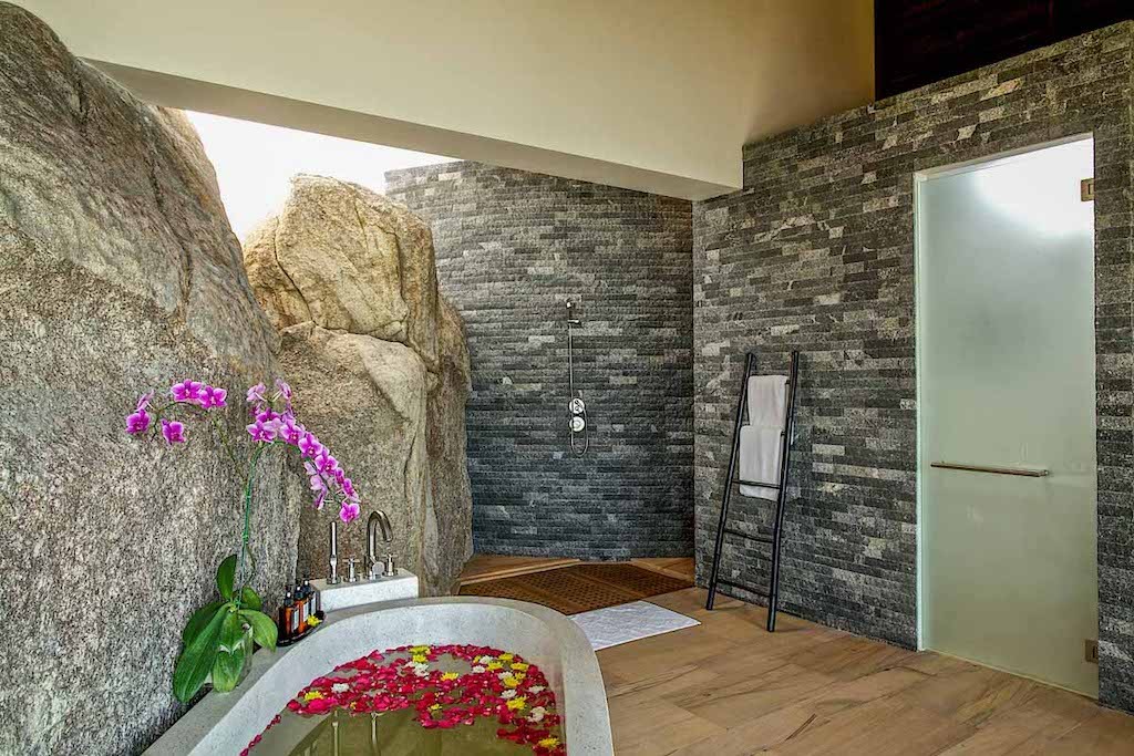 Baan Hinta Samui Master Bathroom