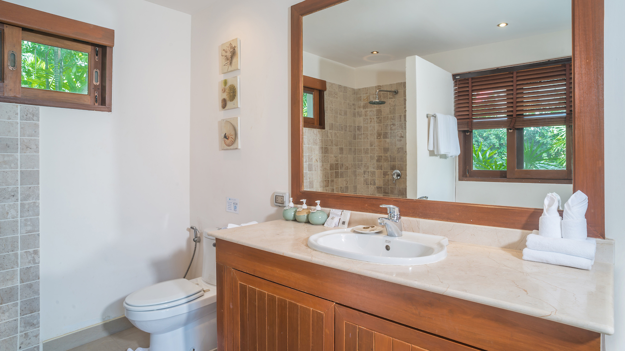 Baan Leelavadee Bathroom 2