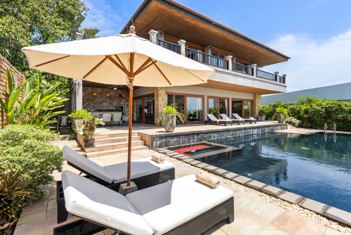 Baan Phuttarak Sun Loungers