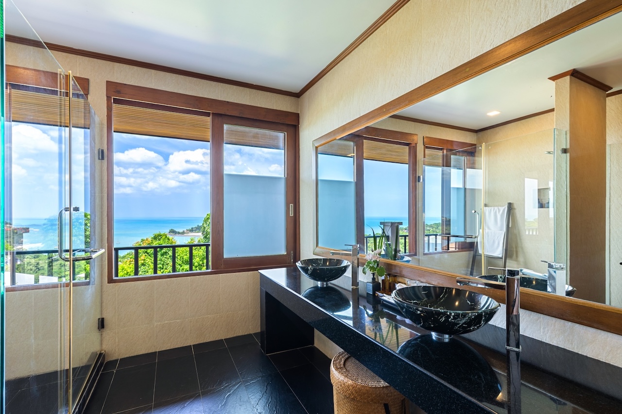 Baan Phuttarak Baan Phuttarak Bathroom