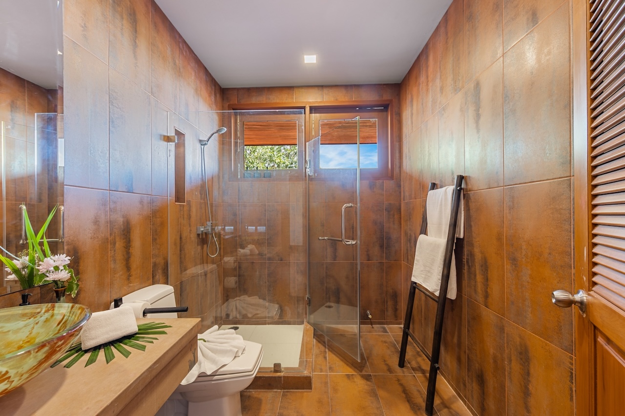 Baan Phuttarak Baan Phuttarak Bathroom