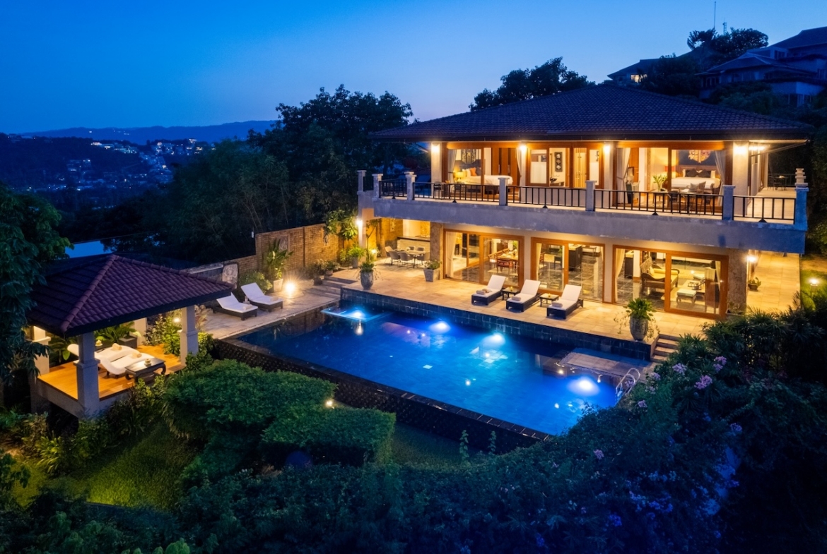 Baan Phuttarak Villa Exterior Night