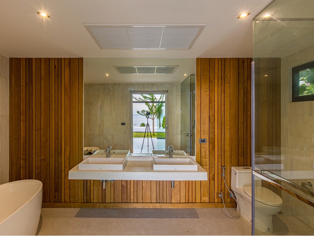 Baan Talay Beach Villas Bathroom