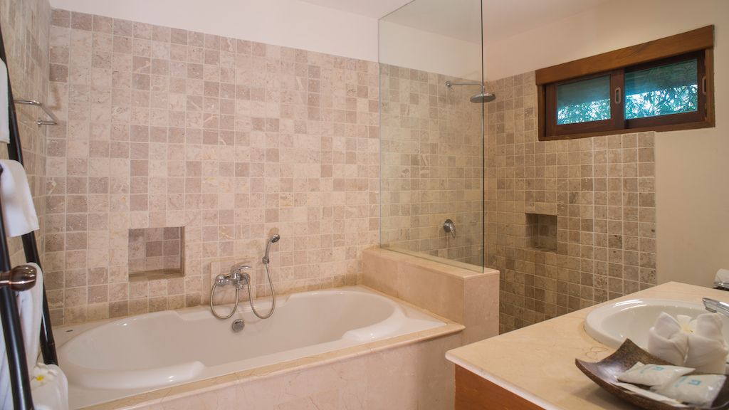Baan Tawan Master Bathroom